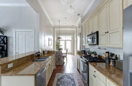 Hitch Village - Fred Wessels Homes Apartment | The Terrace @ Trustees' Garden - Walk to River!