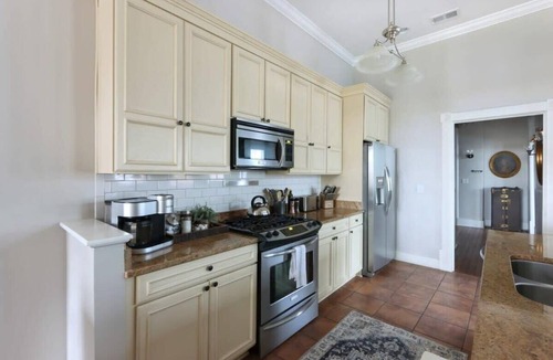 Hitch Village - Fred Wessels Homes Apartment | The Terrace @ Trustees' Garden - Walk to River!