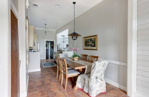 Hitch Village - Fred Wessels Homes Apartment | The Terrace @ Trustees' Garden - Walk to River!