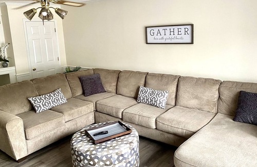 Sumter House | THE TRAVELER'S RETREAT