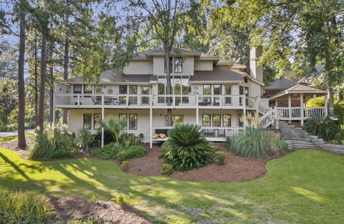 Evans House | The Tree House - 7 Bdr Luxury Lakefront Masters Retreat