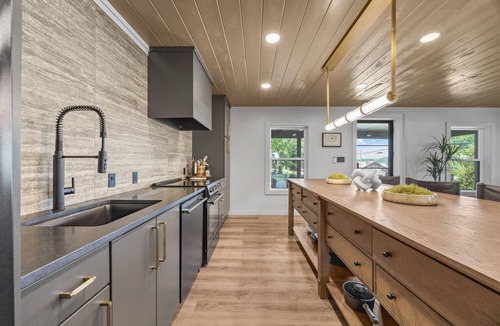 Tellico Plains House | The Trout House, Mountain Retreat | Tellico Plains – Stylish 2BR/2BA Escape for 6 by Design Center D.
