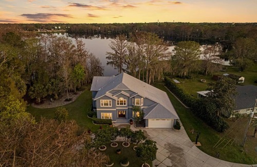 Sanford House | The Ultimate Lakeside Getaway! 4BR Home w/Private Dock and kayaks