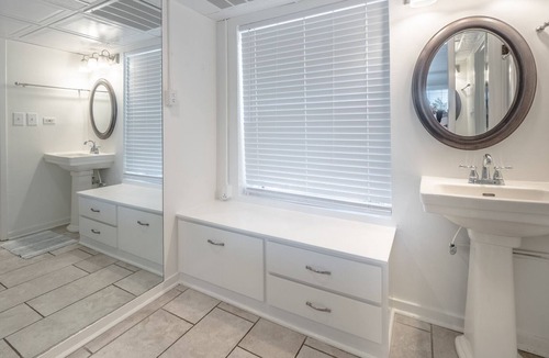 Airlie Condo | The Waterway 107: King Studio with complex pool!