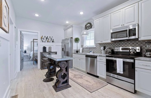Downtown Apartment | This apartment is a 1 bedroom(s), 1 bathrooms, located in Hampton, VA.