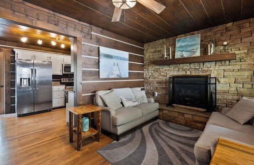 Pittsburg Cabin | This lakeside cabin is the ideal getaway, with a private boat dock & Kayaks.