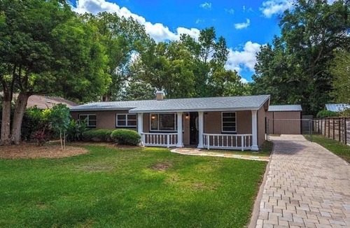 Conway House | This quite retreat in the heart of Orlando. Located on a peaceful one lane road.