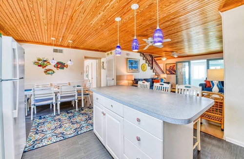 Inlet Harbour House | Thomas House - Six Bedroom, Three Bath Oceanfront Home