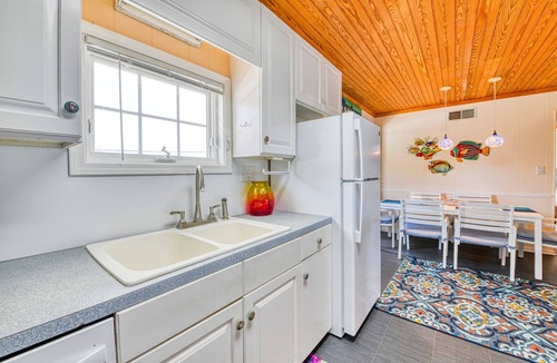 Inlet Harbour House | Thomas House - Six Bedroom, Three Bath Oceanfront Home
