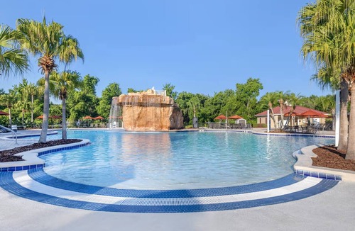West Kissimmee Hotel | Thoughtfully Designed for Relaxing and Memorable Stays! Outdoor Pool!