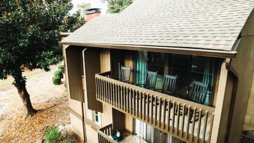 Pinehurst Apartment | Three Little Pines Condo 2BD 2BA with Seasonal Pool Close to Village and Pinehurst Resort