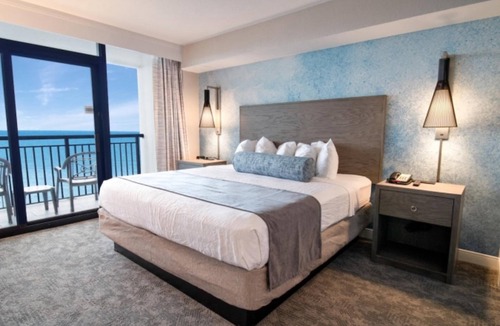 Myrtle Beach Hotel | Three Oceanfront 3BR Suite l Lazy River Access, Resort Pools & Beach Steps