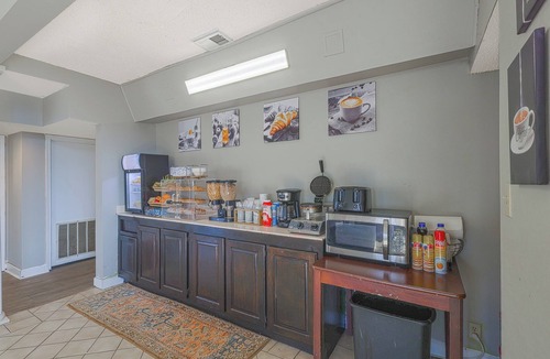 Brownsville Hotel | Three Vibrant & Comfortable 2 Queen Bed Units Perfect for Group Travelers