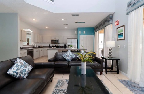 Seasons House | Tiger Lilly House 6 Bedroom