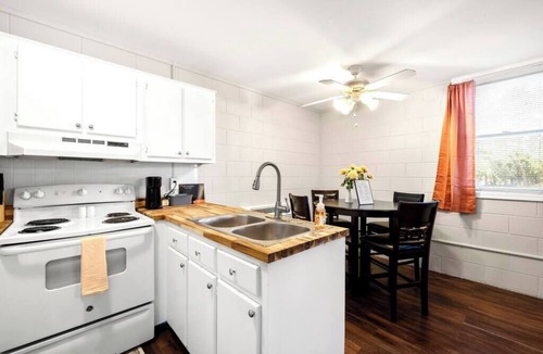 Central House | Tiger's Refuge sleeps up to 18 -10 min to Clemson