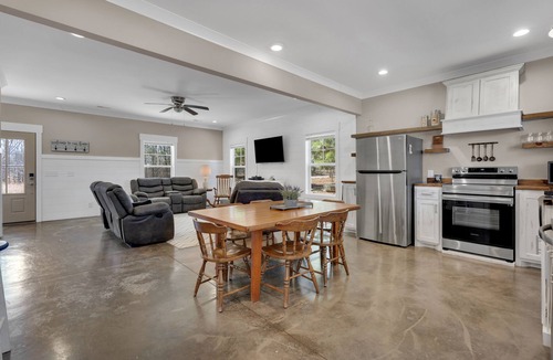 Winchester House | Tims Ford Lake! Modern farmhouse right across street from State Park
