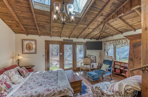Roan Mountain Other | Tinker Valley Farmhouse – Fall Colors, Farm Animals & Quiet Country Comfort