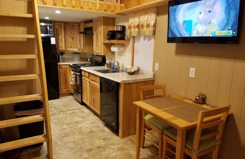 Salem Cabin | Tiny Cabin, Country Living Rentals Tanyard, LLC
