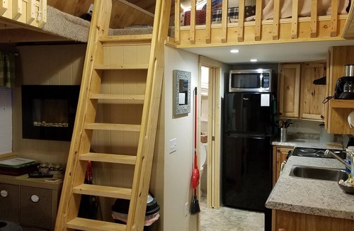 Salem Cabin | Tiny Cabin, Country Living Rentals Tanyard, LLC