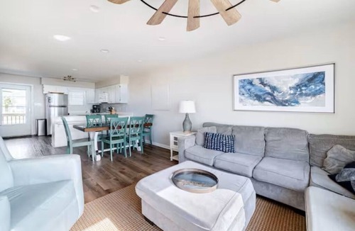 Emerald Isle House | Toes in the Sand 🏖 Drink in Hand! 2 Decks, Views throughout, Great location!