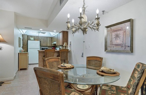 Port Charlotte Condo | Tommy Bahama style Lovely 2-Bedrm 2-Bath with Pool