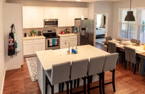 Trafalgar Village House | TOP RATED Disney Villa♥ 3 King Suites ♥ ARCADE Game Room ♥ South-Facing Pool/Spa