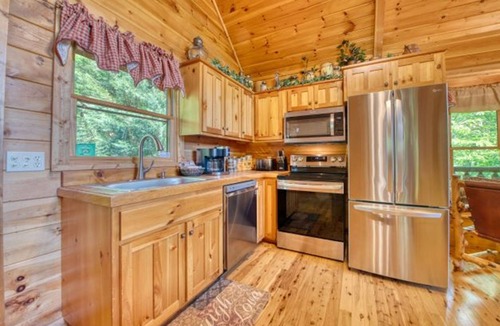 Wears Valley Cabin | Top Rated, Romantic, Secluded, Stunning views, hot tub, pool table, nearby draws