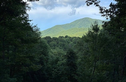Wears Valley Cabin | Top Rated, Romantic, Secluded, Stunning views, hot tub, pool table, nearby draws