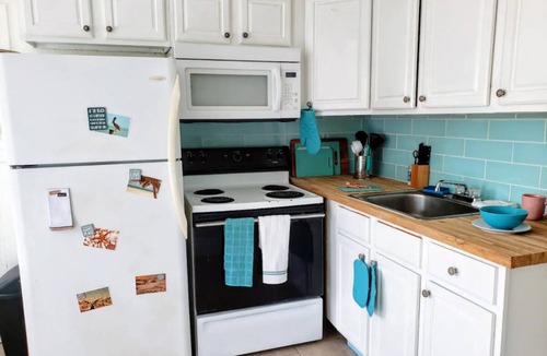 Mango Groves Apartment | Top SkyBlue Cottage Near Downtown and Beach