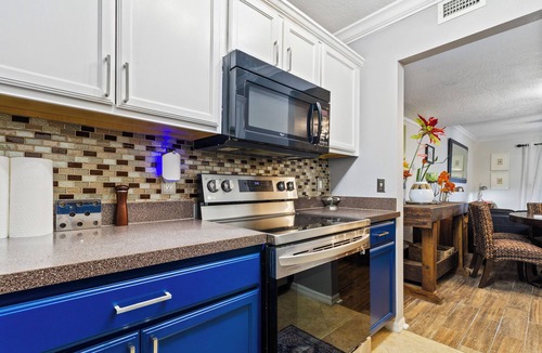 College Park House | Townhome w Balcony, Workspace, Game room -Perfect for Work and Student Travelers