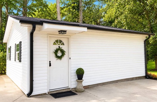 Paw Creek House | Tranquil 1-bedroom house in quiet residential neighborhood near the airport,