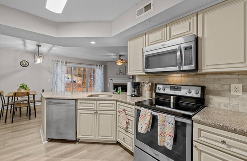 Northwest Raleigh House | Tranquil 2-bedroom townhome in Raleigh. Close to shopping and restaurants.