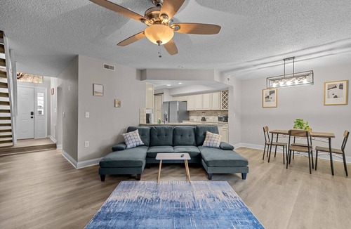 Northwest Raleigh House | Tranquil 2-bedroom townhome in Raleigh. Close to shopping and restaurants.