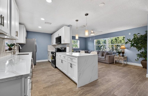 Shore Acres House | Tranquil 3-bedroom house in Great Neighborhood