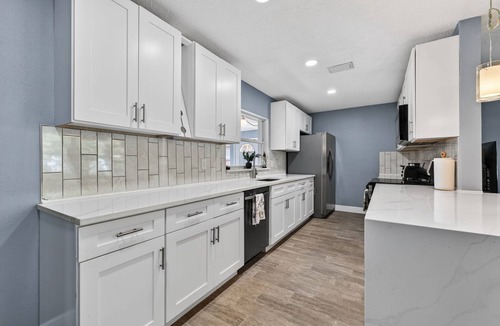Shore Acres House | Tranquil 3-bedroom house in Great Neighborhood