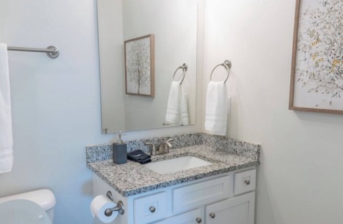Lyman House | Tranquil 3-bedroom house in Duncan with WiFi access