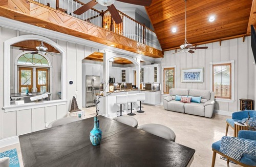 Hobe Sound Ski Chalet | Tranquil 6-bedroom retreat in Hobe Sound for your getaway