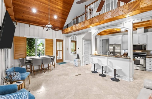 Hobe Sound Ski Chalet | Tranquil 6-bedroom retreat in Hobe Sound for your getaway