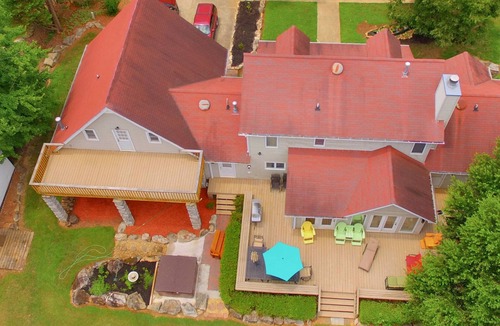 Townville House | Tranquil, Close to the Water, Swim/Boat Dock, Hot Tub, Fireplace, Misty Mornin's