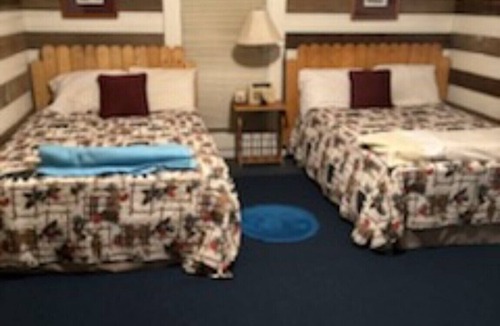 Dover House | Tranquil Fishing & Nature Retreat! Minutes from Ga Southern, all of 157 acres!