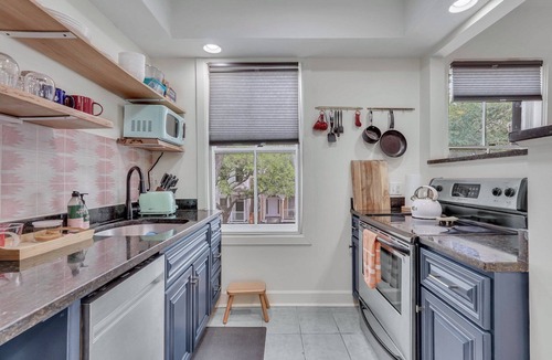 Dixon Park Condo | Tranquil Haven by Forsyth 7 minutes walk to Forsyth Park w/deck and pool!