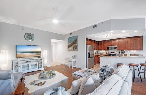 East Naples Condo | Tranquil Luxury 2BR Condo Near Beach & 5th Ave