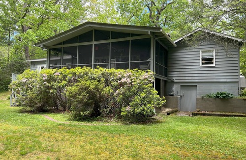 Mirror Lake House | Tranquil Mirror Lake Paradise With Large Screened-in Porch!