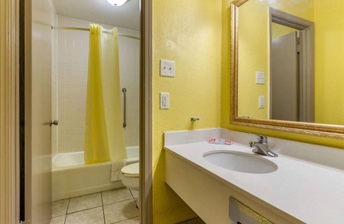 Douglas Hotel | Travelers Inn Douglas By OYO US-441