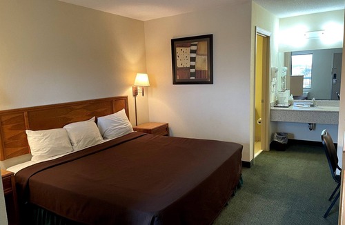Sumter Hotel | Travelers Inn & Suites