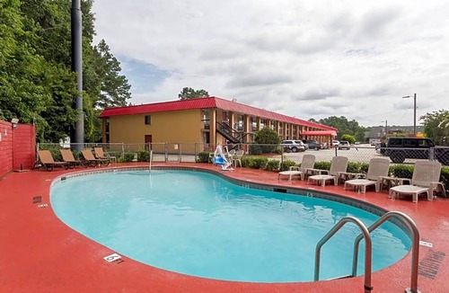 Richmond Hill Hotel | Travelodge by Wyndham Savannah Area/Richmond Hill
