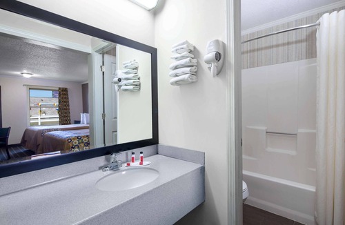 Orangeburg Hotel | Travelodge by Wyndham Orangeburg