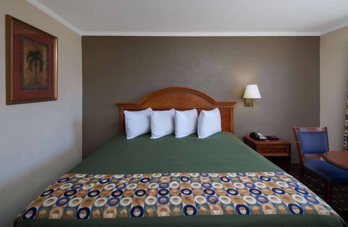 Orangeburg Hotel | Travelodge by Wyndham Orangeburg