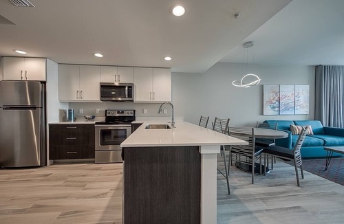 Treasure Island Hotel | Treasure Island Comfort: Parking, Pool, Beach Shuttle | Full Kitchen | 2 Units
