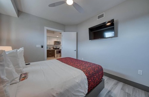 Treasure Island Hotel | Treasure Island Comfort: Parking, Pool, Beach Shuttle | Full Kitchen | 2 Units